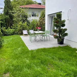 https://haus-in-haus-wunderschone-designerferienwohung-mit-garten.com-bavaria.com