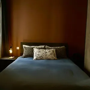 airport-deluxe-bedroom-with-ensuite-private-bathroom.hotelssaintjulians.com/